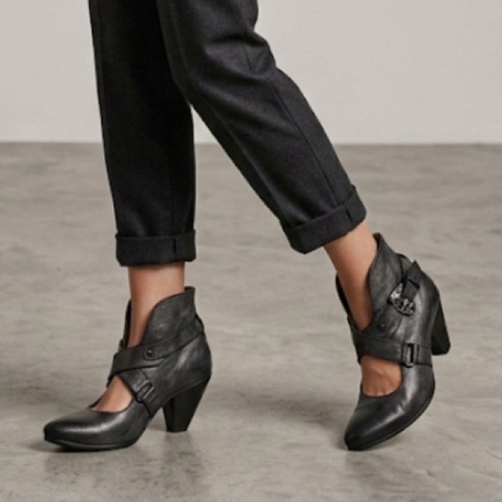 Fidji Gray Leather Criss Cross Strap Mary Janes Wedge Heel Size 6